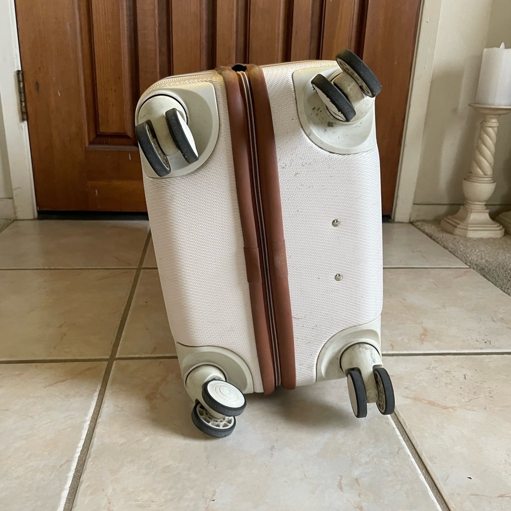 Delsey Paris Chatelet Air 19in Hardside Spinner Carry On Cream Angora White - Picture 6 of 11